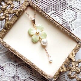 クレイアート　紫陽花とコットンパールのペンダント〈アナベル〉の画像