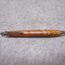 肥松(黒松)ジン　琥珀脂　出雲産樹齢300年　蜜蠟ワックス仕上げ　木軸シャープペンシル(ボールペン)　の画像