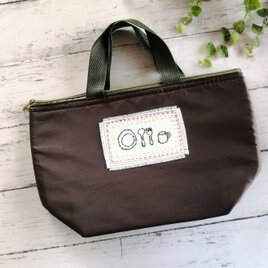 食器の刺繍ワッペン　ランチバッグ　保冷バッグ　茶色　名入れ　広いマチの画像