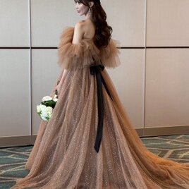 実例写真！優しい カラードレス オフショルダー シャンパン色 キラキラチュール サッシュベルト 披露宴/結婚式の画像