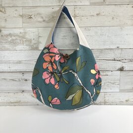 y様オーダー品　たまご型バッグ　水彩画のような植物の画像