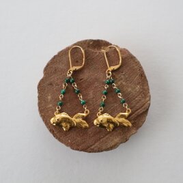 緑の瞳をもつ魚のピアス（イヤリング）の画像
