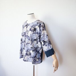 リバティ　ポルカドットのゆったりブラウス　の画像