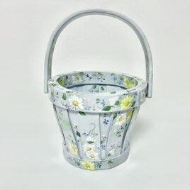 ソフトライラック色の、デイジーと野の花の小物入れのの画像