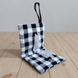 持ち手付き　ブロックチェック　携帯ティッシュケース　ボックスティッシュから詰替え　吊り下げ　ペーパータオルケース　黒　　250の画像