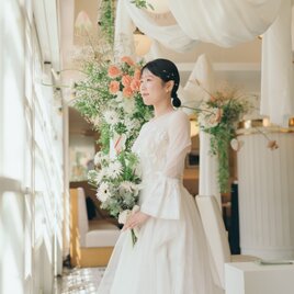 実例写真！フランス風 ウエディングドレス オフホワイト フレア袖 3D立体レース刺繍 結婚式 挙式の画像