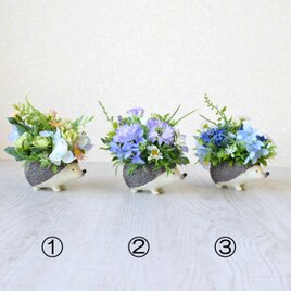 トコトコハリネズミのflowerアレンジ（ブルー系）の画像