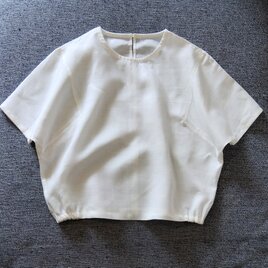 ウェッジスリーブの麻100%ブラウスの画像