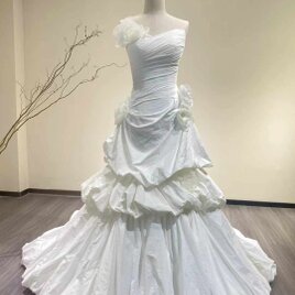 ウェディングドレス デザイン感 マーメイドライン ハンドメイド ラッフルフリル シルクタフタ 花嫁の画像