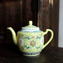 中国景徳鎮◆萬寿無疆。花唐草文色絵急須　茶器　黄色　チャイナレトロ　パステルカラー シノワズリの画像