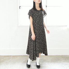 【完全一点物】半袖プルオーバーワンピース（ブラックフラワー）の画像