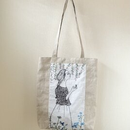 A４が入るリネンのマチ付きトートバッグ（女の子刺繍プリント）肩掛け可の画像