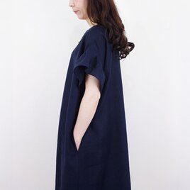 しっとり柔らかネイビーリネン袖フリルワンピースの画像