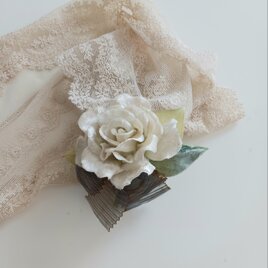 染め布花＊アンティークな薔薇のコサージュの画像