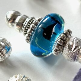 かんざし　ブルーのイルカのとんぼ玉　夏　水色　青　海　ガラス　トンボ玉　蜻蛉玉　一本挿し　一本簪の画像
