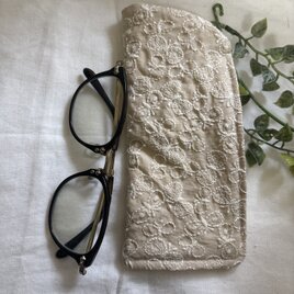 ハンドメイド♡メガネケース♡綿麻蝶々刺繍生地生成り♡♡普通タイプの画像