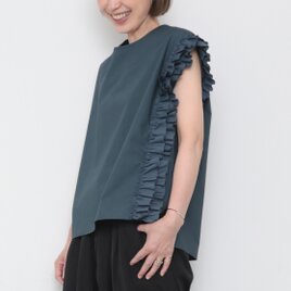 新作6月16日まで送料無料　frill tops / iron blueの画像