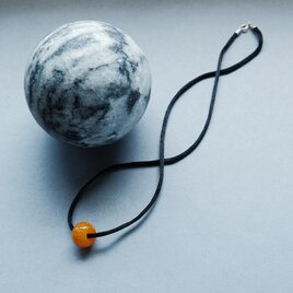 唐草 琥珀 シルク コード ネックレス シルバー925の画像