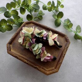 【LAST1】紫陽花のバナナクリップ ■  トリコカラー×ギザギザ花びら ■ ダークグリーン×クリーム×ピンクの画像