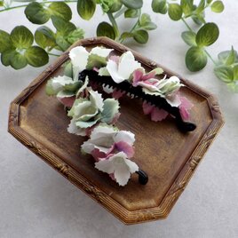 【LAST1】紫陽花のバナナクリップ ■  トリコカラー×ギザギザ花びら ■ ダークグリーン×ホワイト×ピンクの画像