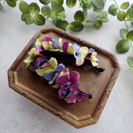 紫陽花のバナナクリップ ■  トリコカラー×ギザギザ花びら ■ パープル×ダークブルー×イエローグリーンの画像