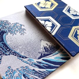 『神奈川沖浪裏』　葛飾北齋御朱印帳　額絵御朱印帳　B6 大判サイズ　富嶽三十六景　葛飾北齋　金襴御朱印帳　花菱　桐生織物の画像