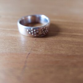 currant straight ring