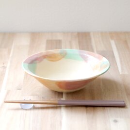色化粧 刷毛目模様の緩やかリム鉢 春色の画像