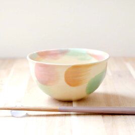 色化粧 刷毛目模様の丸い丼 春色の画像