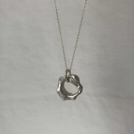 1点もの　silver950 溶かした輪の　モチーフ　長さ調整可能　シルバーネックレスの画像