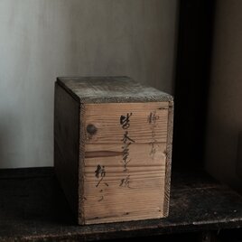 味のあるお品物◆古い骨董の木箱　収納やDIYなどに　古物　古民家　丁寧な暮らしに　antiques 時代物　i4のコピーの画像