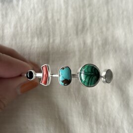 宝石箱のバングルの画像