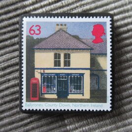 イギリス　伝統家屋切手ブローチ10481の画像