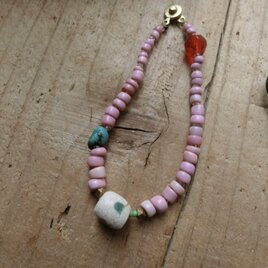 ＊古のブレス。@アフリカの再生ビーズ＋マサイピンクビーズ＋turquoiseナゲット＋ボヘミアビーズの画像
