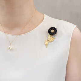 【ブローチ】アンティークレトロな一輪のお花 ・ 黒（ブラックオニキス）の画像