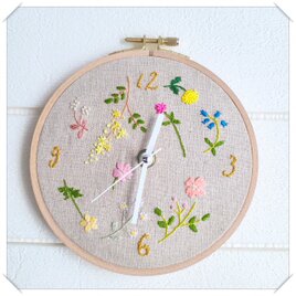 手刺繍】うさぎと青い鳥の刺繍時計 | iichi 日々の暮らしを