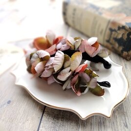 紫陽花のバナナクリップ ■ ふんわり優しいシルエット ■ セピアの画像
