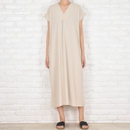 コットン素材のシンプルなVネックワンピース　ナチュラルの画像