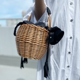 大人可愛い涼しげカゴバッグ＊オプションにてタッセルリボン・コサージュ追加可能の画像
