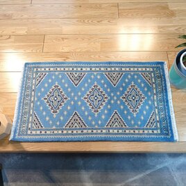 軽くて畳める手織りラグ パキスタン絨毯（9/18）シルクタッチ　玄関マット　79x44cm　ブルーの画像