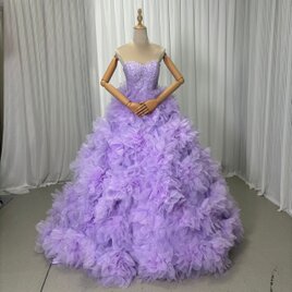 華やか カラードレス オーキッド ベアトップ バラトレーン 繊細レース プリンセスライン ブライダル 花嫁 前撮りの画像