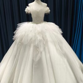 フランス風 ウエディングドレス オフショルダー 抜群のおしゃれ見え ビジュードレス 編み上げ 拳式の画像