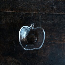 ポテサラを盛り付けたくなる◆林檎の形状。プレスガラス小鉢　丁寧な暮らしに　クリスタルガラス　昭和後期の画像