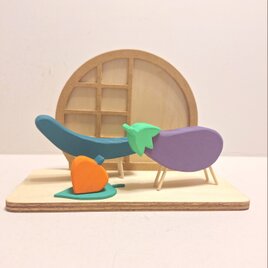 【受注制作☆選べる台座色☆木製お盆飾りセット☆精霊馬ナスとキュウリ＋鬼灯☆丸障子風背板付き☆玄関や仏壇に】の画像
