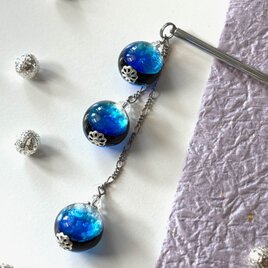 かんざし　ラムネソーダの様なブルーグラデーションのとんぼ玉３連　一本挿し　一本簪　涼しげ　夏　青　水色の画像