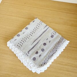 ダブルガーゼ2枚合わせのふわふわハンカチ（ラベンダー）の画像