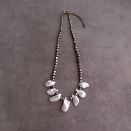 Petal Pearl ×Black Pearl Necklace／ペタル×ブラックパール ネックレスの画像