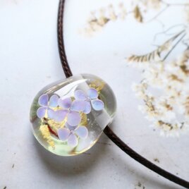 紫陽花のとんぼ玉ガラスペンダント（小サイズ）金箔入りの画像