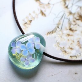 紫陽花のとんぼ玉ガラスペンダント（小サイズ）金箔入りの画像