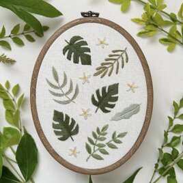 〈刺繍キット〉モンステラの刺繍フレームの画像